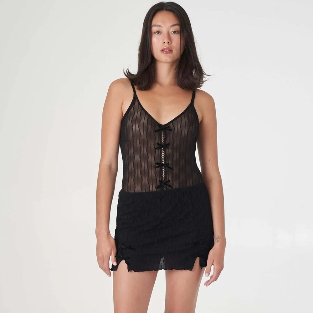 NWT Find Me Now Mesh Bow Mini Skirt M/L